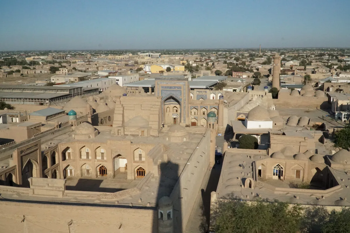 Vista sobre Itchan Kala con madrasas