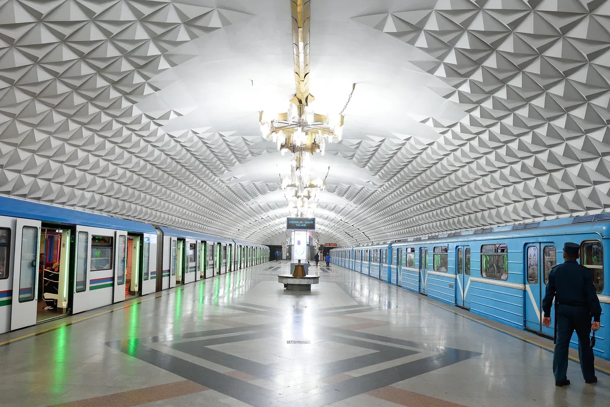 Estación Beruni del metro de Tashkent en la línea Uzbekistan en Tashkent, Uzbekistán