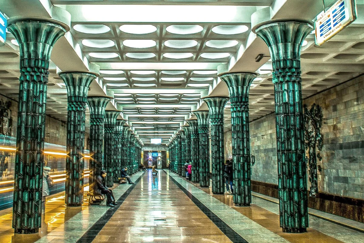 Gafur Ghulom station platform on the Uzbekistan line of Tashkent Metro
